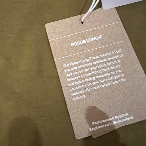 On performance focus long sleeve t - Picture 3 of 10